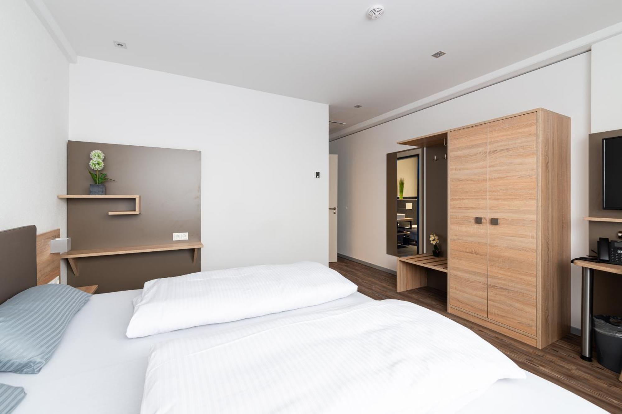 Aparthotel Avangard Living Fitness & Spa ฟอร์คไฮม์ ภายนอก รูปภาพ